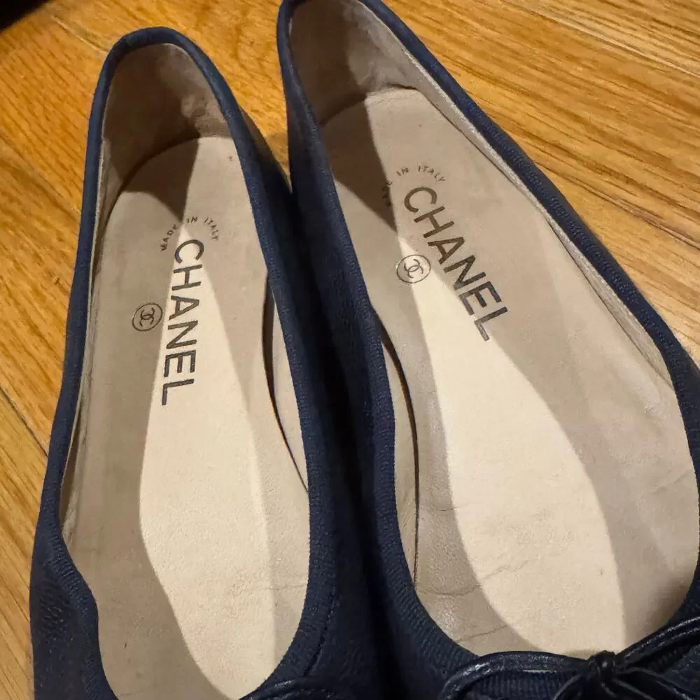 Authentic Chanel 37.5 Dark Navy Blue (Like Black) Ballet Flats Caviar Leather CC